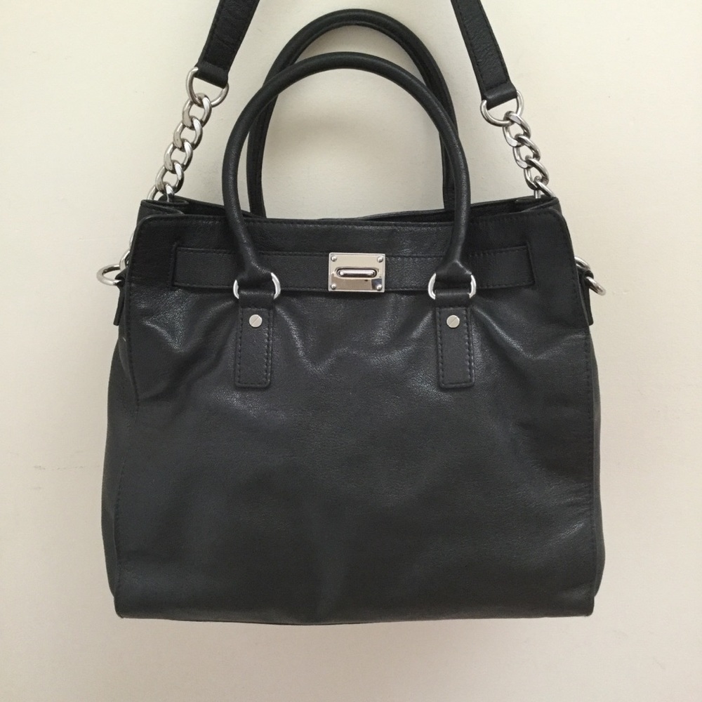 SOLD !MICHAEL KORS LEATHER BLACK  LARGE CROSSBODY